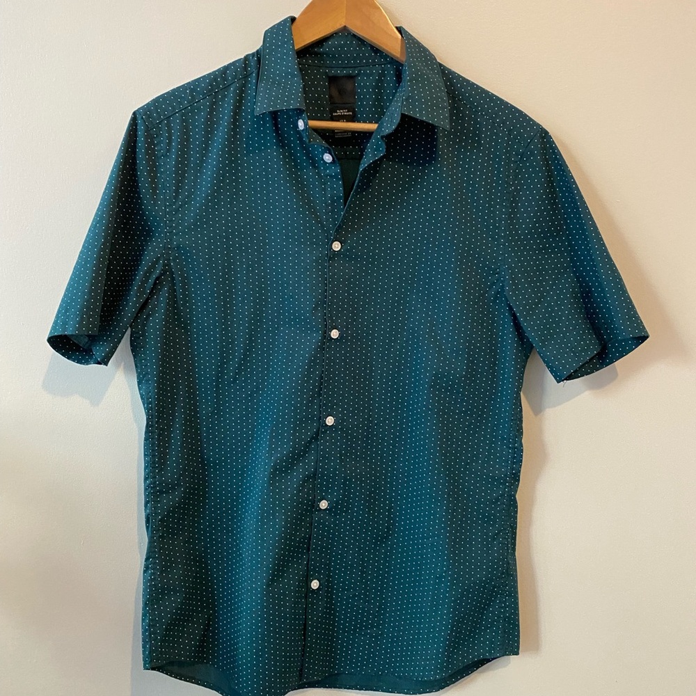 Men’s green polka dot button down, short sleeve